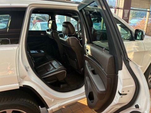 Used 2018 Jeep Grand Cherokee Overland image 32