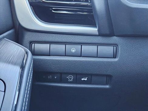 Used 2023 Nissan Rogue SL image 16