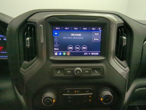 Used 2020 Chevrolet Silverado 1500 Custom w/ Custom Value Package AWD/4WD image 17