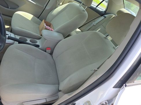Used 2013 Toyota Corolla LE FWD image 11