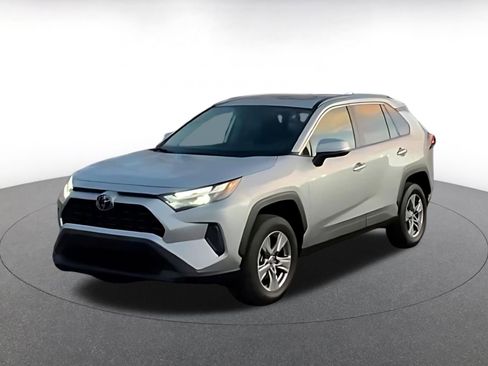 Used 2025 Toyota RAV4 XLE image 7