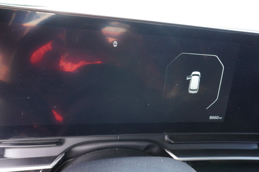 Used 2025 Kia Carnival SX Prestige FWD image 11