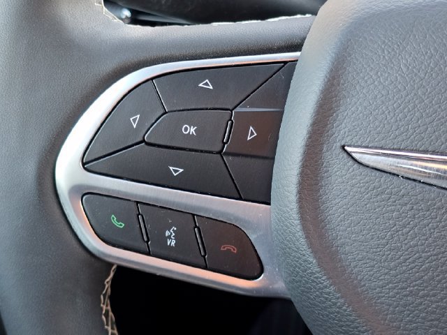 Certified 2025 Chrysler Pacifica Select w/ Fav Edition Package FWD image 16
