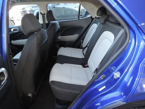Used 2021 Hyundai Venue SEL FWD image 17