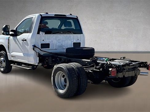 New 2026 Ford F350 XL w/ XL Chrome Package image 3