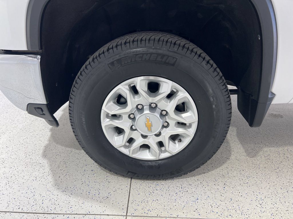 Used 2024 Chevrolet Silverado 2500 LTZ AWD/4WD image 29