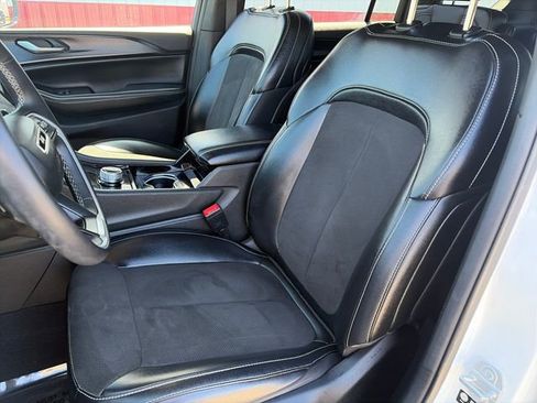 Used 2023 Jeep Grand Cherokee L Laredo AWD/4WD image 38