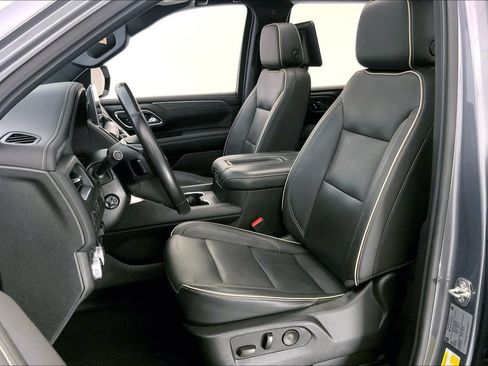 Used 2021 GMC Yukon SLT w/ SLT Luxury Plus Package AWD/4WD image 13