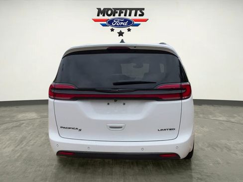 Used 2026 Chrysler Pacifica Limited w/ S Appearance Package FWD image 4