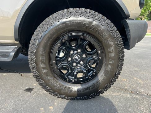 Used 2025 Ford Bronco Outer Banks w/ Sasquatch Package AWD/4WD image 30