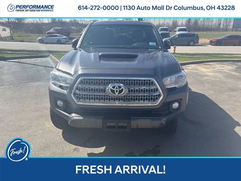 Used 2017 Toyota Tacoma TRD Sport image 9