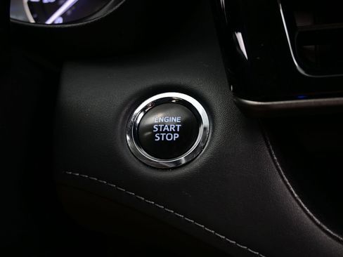 Used 2023 Toyota Highlander XLE FWD image 24