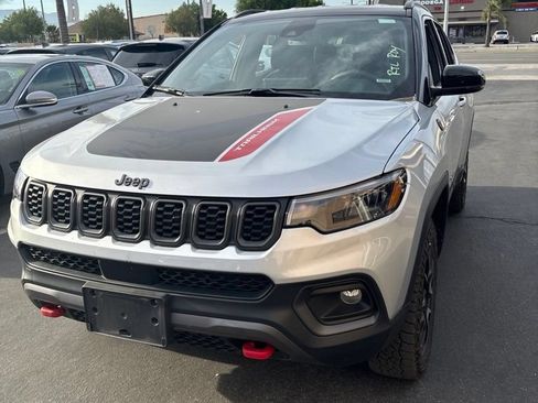 Used 2025 Jeep Compass Trailhawk AWD/4WD image 1
