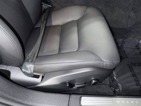 Used 2025 Volvo V60 B5 Cross Country Plus image 15