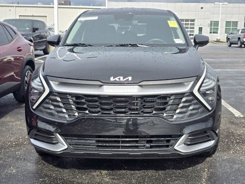 Used 2025 Kia Sportage LX FWD image 2