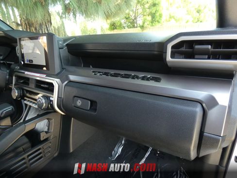 Used 2025 Toyota Tacoma TRD Sport AWD/4WD image 27