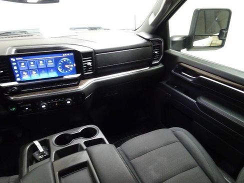 Used 2024 Chevrolet Silverado 2500 LT w/ Convenience Package image 38