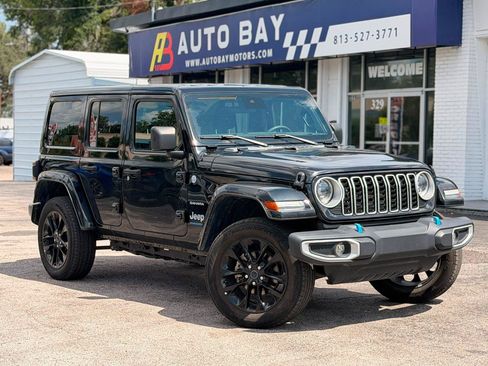 Used 2024 Jeep Wrangler Unlimited Sahara AWD/4WD image 5