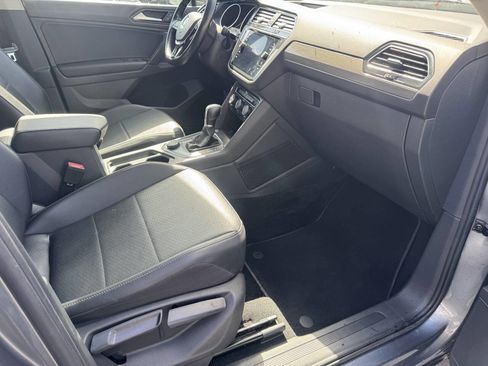 Used 2019 Volkswagen Tiguan SE w/ Panoramic Sunroof Package image 13