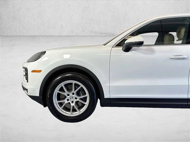 Used 2026 Porsche Cayenne AWD/4WD image 27