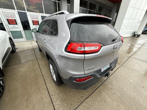 Used 2018 Jeep Cherokee Latitude Plus w/ Comfort/Convenience Group AWD/4WD image 7
