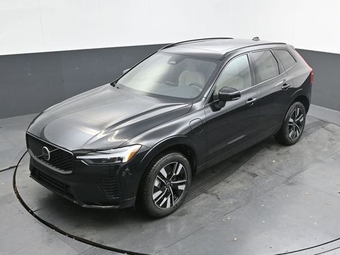 New 2026 Volvo XC60 T8 Core w/ Climate Package image 22