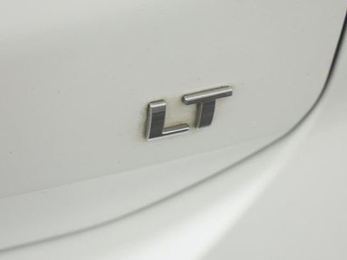 Used 2019 Chevrolet Equinox LT image 2