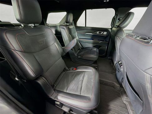 Used 2025 Ford Explorer ST image 29