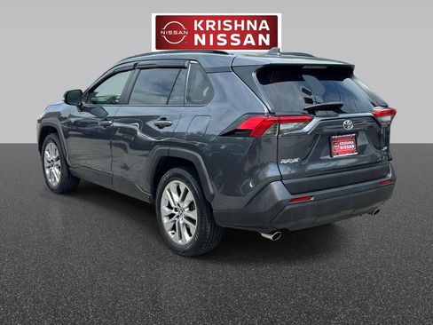 Used 2020 Toyota RAV4 XLE Premium FWD image 5