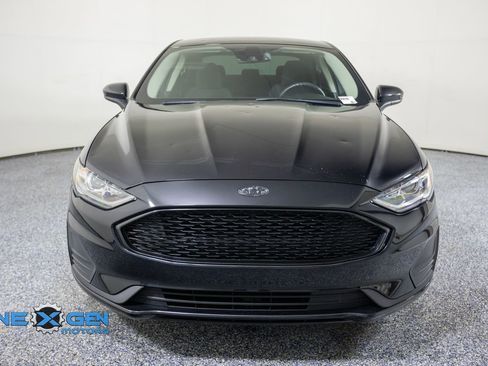 Used 2020 Ford Fusion SE FWD image 2