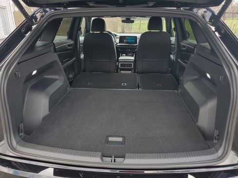 Used 2025 Volkswagen Atlas Cross Sport SE FWD image 28