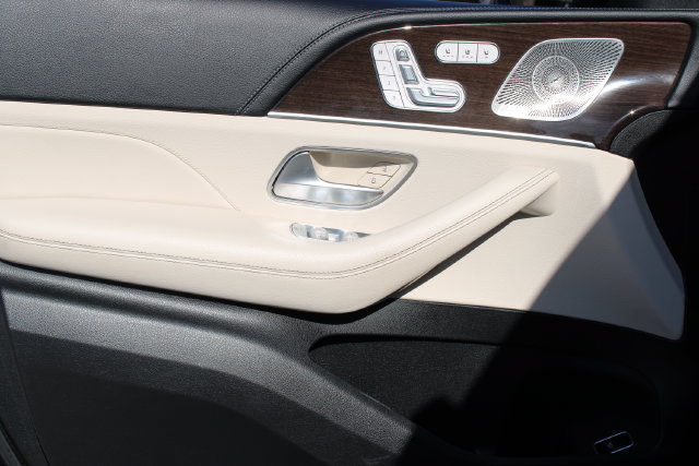Used 2024 Mercedes-Benz GLS 450 4MATIC image 11