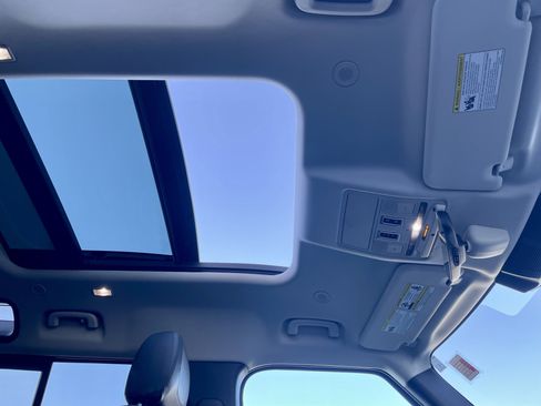 Used 2022 Land Rover Defender 110 S image 17