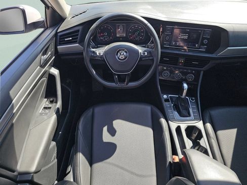 Used 2019 Volkswagen Jetta SE FWD image 4