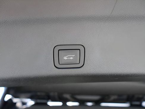 Used 2023 Chevrolet Tahoe Premier w/ Premium Package AWD/4WD image 18