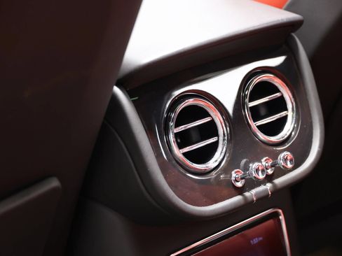 Used 2022 Bentley Bentayga AWD/4WD image 66