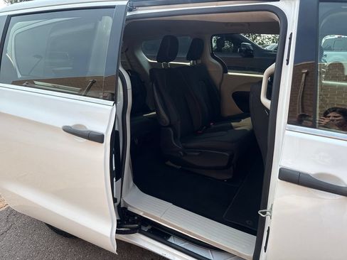 Used 2020 Chrysler Voyager L FWD image 25