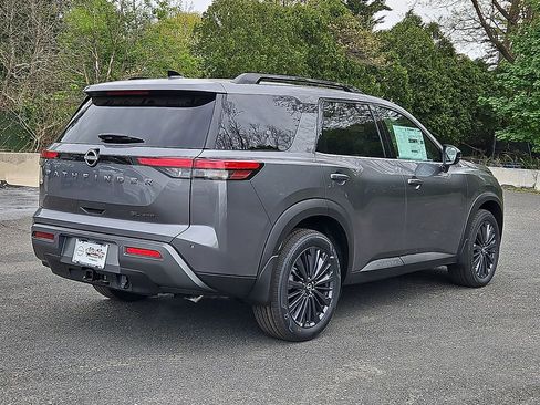 New 2026 Nissan Pathfinder SL w/ SL Premium Package AWD/4WD image 5
