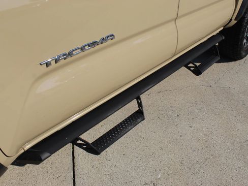 Used 2019 Toyota Tacoma TRD Off-Road RWD image 10