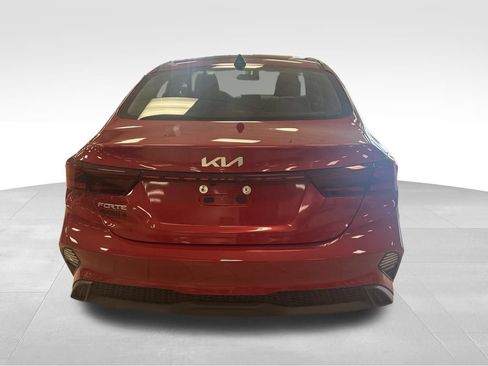 Used 2023 Kia Forte LXS w/ LXS Technology Package FWD image 5