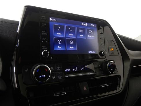 Used 2022 Toyota Highlander XLE image 28