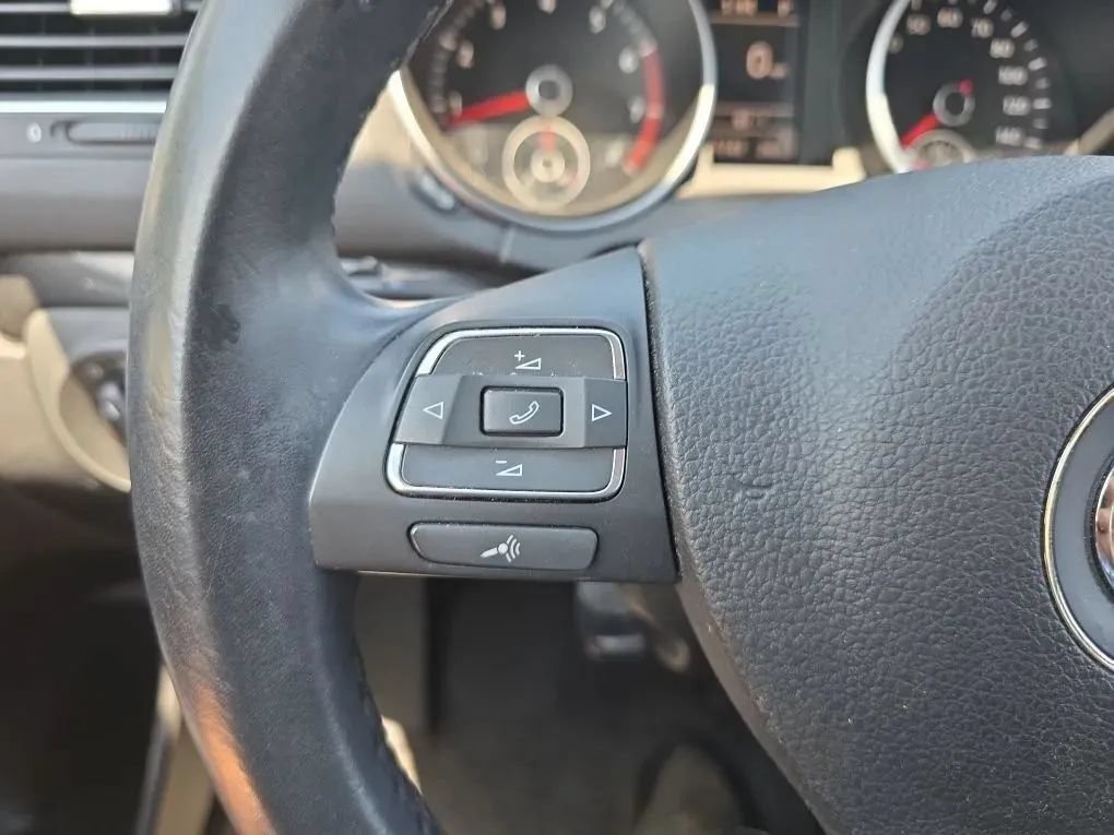 Used 2013 Volkswagen Jetta SE FWD image 19