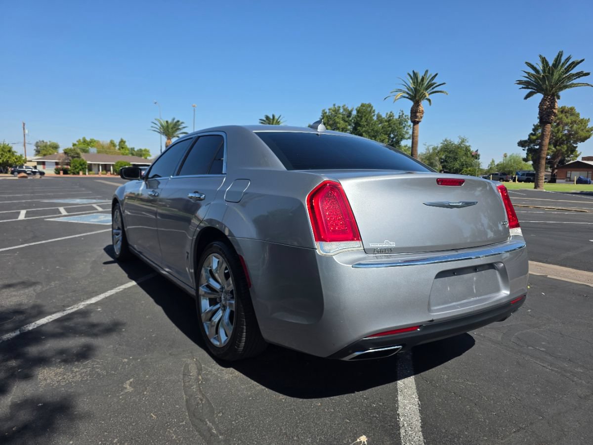 Used 2018 Chrysler 300 Limited RWD image 7