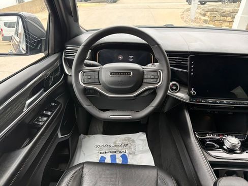 Used 2022 Jeep Wagoneer Series II image 13