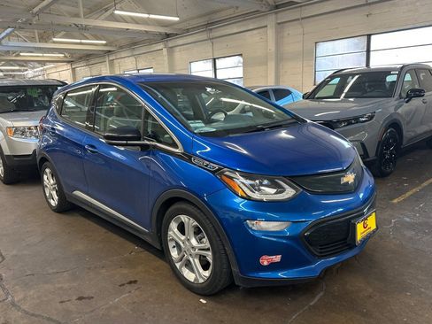 Used 2017 Chevrolet Bolt LT image 2