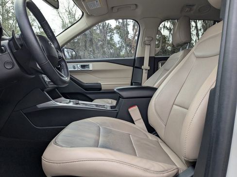 Used 2020 Ford Explorer Limited image 22