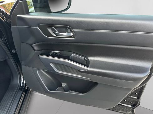Used 2023 Nissan Pathfinder SL FWD image 17