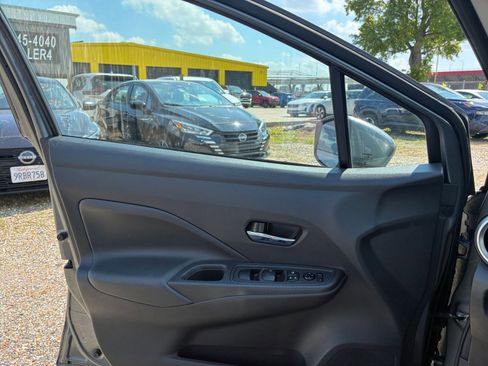 Used 2025 Nissan Versa SV w/ Trunk Package FWD image 15
