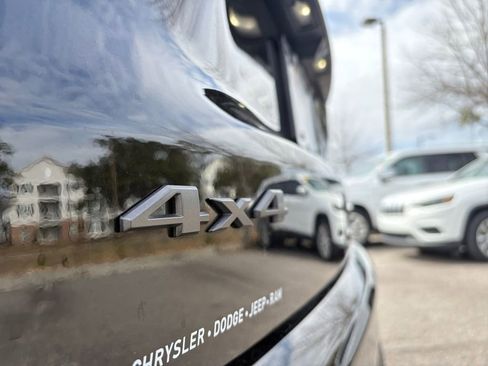 Used 2026 Jeep Compass Latitude image 9