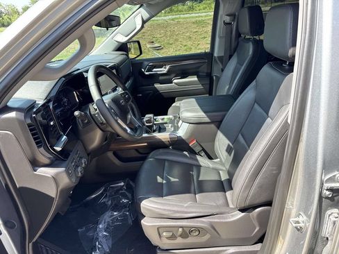 Used 2024 Chevrolet Silverado 1500 LT Trail Boss w/ LT Trail Boss Premium Package AWD/4WD image 6